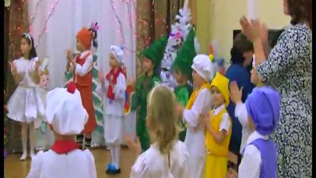Новогодний хоровод под. гр. Коломна детский сад 15 Светлячок