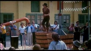 Челентано давит виноград