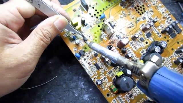 SPEAKER AKTIF PORTABLE BEHRINGER MPA 200 BT MATI TOTAL смотреть онлайн
