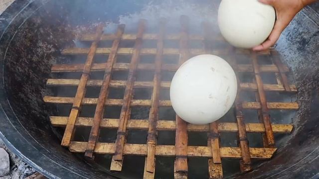 Survival In The Rainforest-women Found 5 Ostrich Egg For Cook -Eating Delicious HD