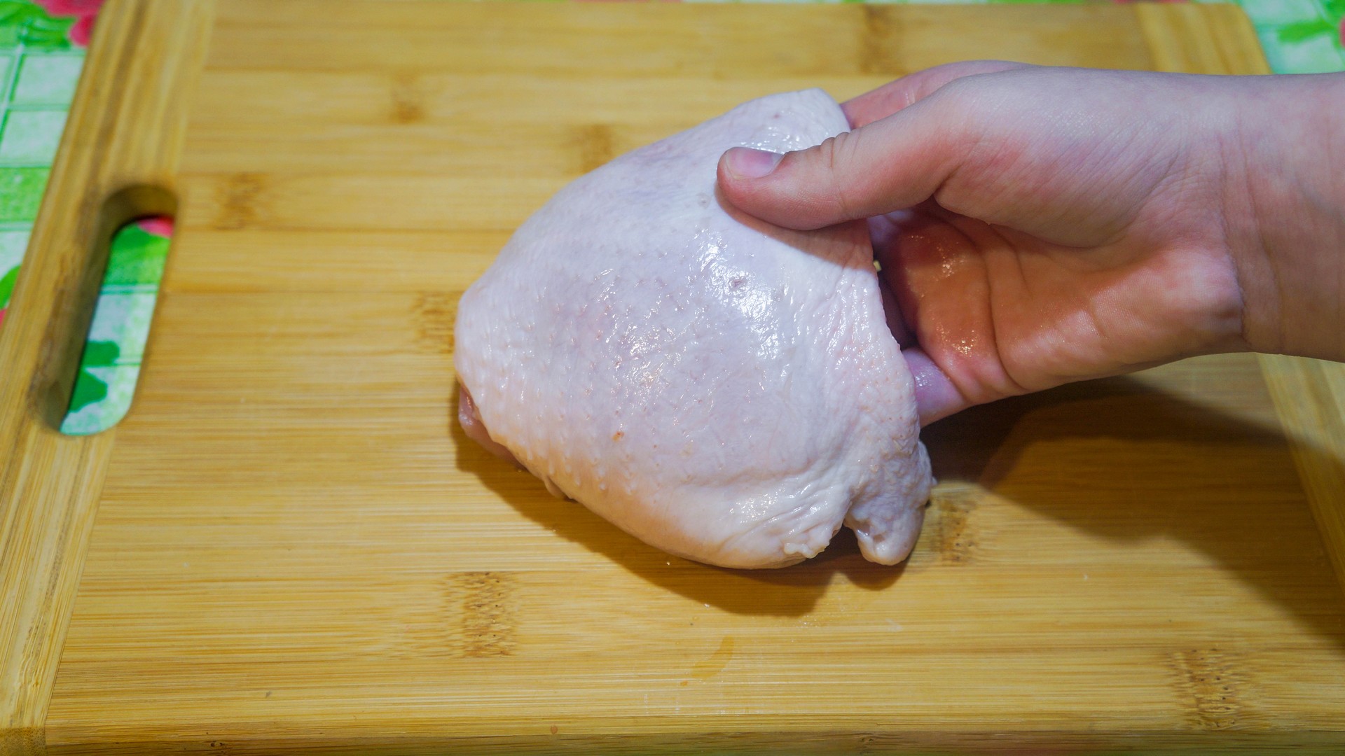 Когда нахожу в морозильнике 1 куриное бёдрышко, то сразу готовлю это вкусное бюджетное блюдо. смотреть онлайн