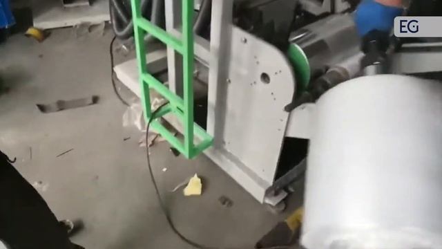 Смена рулона пленки на экструдере MD-E смотреть онлайн