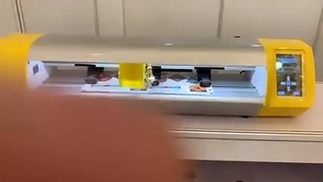 Mini desktop vinyl label cutter plotter with CCD camera automatic contour cut cutting machine смотреть онлайн
