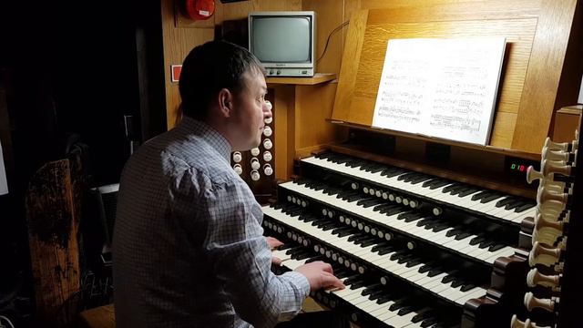 Edward Taylor plays Es ist ein ros entsprungen by J. Brahms смотреть онлайн