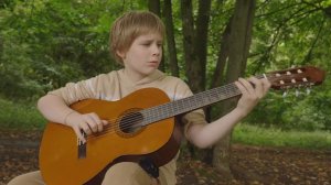 Маленький испанец на гитаре