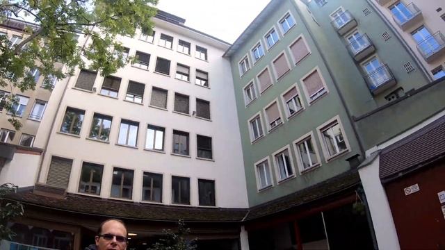 Поездка в город Базель , Швейцария. Нашли местную ратушу. смотреть онлайн