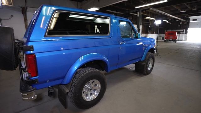 1992 Ford Bronco XLT Custom 4x4 смотреть онлайн
