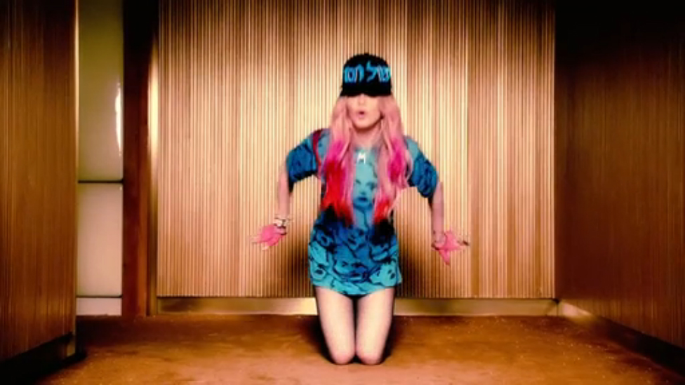 Madonna - Bitch I'm Madonna (Sander Kleinenberg Remix) Ft. Nicki Minaj