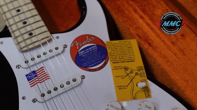 Eric Clapton Signature Fender Strat unboxing смотреть онлайн
