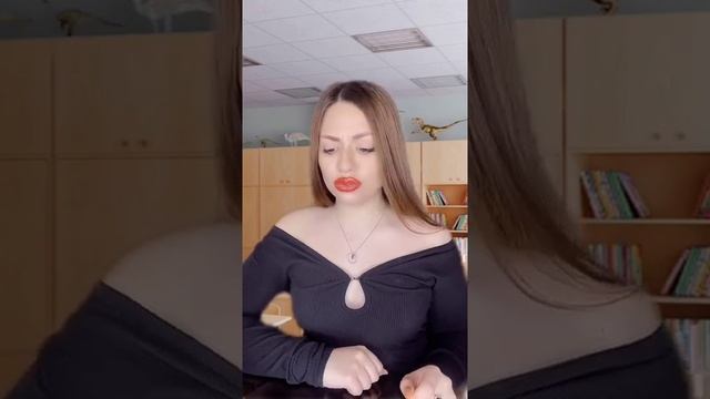Та самая девочка из класса, которая дружит только с мальчиками смотреть онлайн
