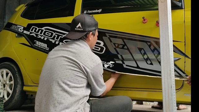 CARA PASANG STIKER UNTUK MOBIL AYLA BEGINI CARANYA смотреть онлайн