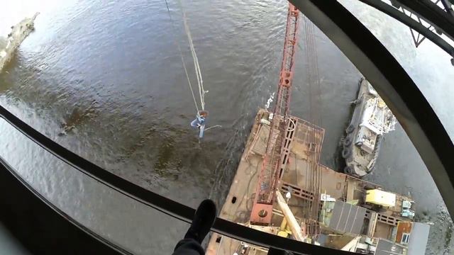 ПРЫЖОК С МОСТА В СТИЛЕ ЧЕЛОВЕКА-ПАУКА смотреть онлайн