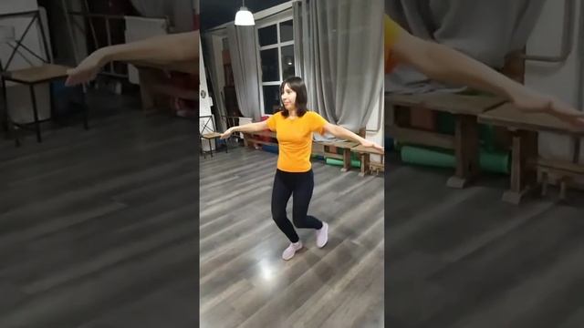 Тренируемся. Наташа танцует. Самба. Движение самбаход. Samba. Latin Dance Practice.