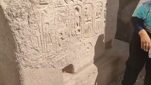 Карнакский храмовый комплекс, аллея сфинксов и статуя жука-скарабея. Луксор смотреть онлайн