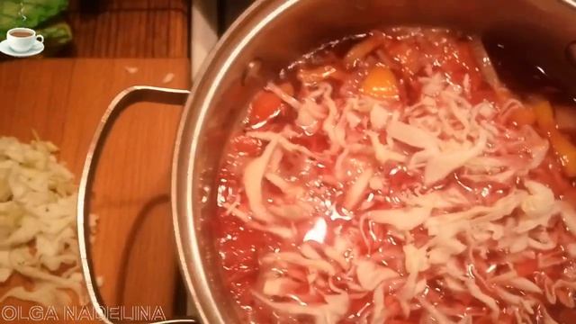БОРЩ С ДОМАШНЕЙ ТУШЕНКОЙ И ЗАМОРОЖЕННЫМИ ОВОЩАМИ (на скорую руку) смотреть онлайн
