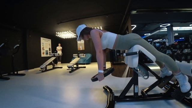 КАК НАКАЧАТЬ ЯГОДИЦЫ В ТРЕНАЖЕРНОМ ЗАЛЕ? смотреть онлайн