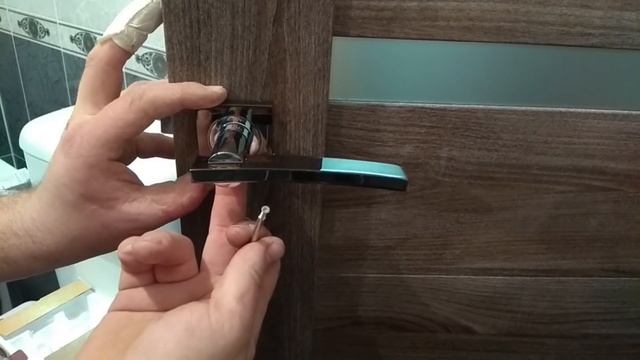 Установка ручки на межкомнатную дверь #2. Подробно. смотреть онлайн