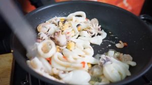 Итальянский томатный суп с морепродуктами