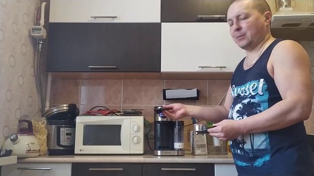 Великолепный латте за 2 минуты дома! Обзор рожковой кофеварки Kitfort-KT-703 смотреть онлайн