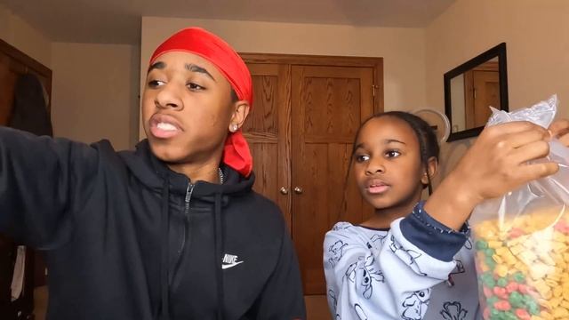 CINNAMON TOAST CRUNCH WTF IS THIS!!!! | DNO&Lia react to Christmas cereal смотреть онлайн