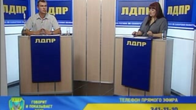 Кафе и мусор во дворе жилого дома