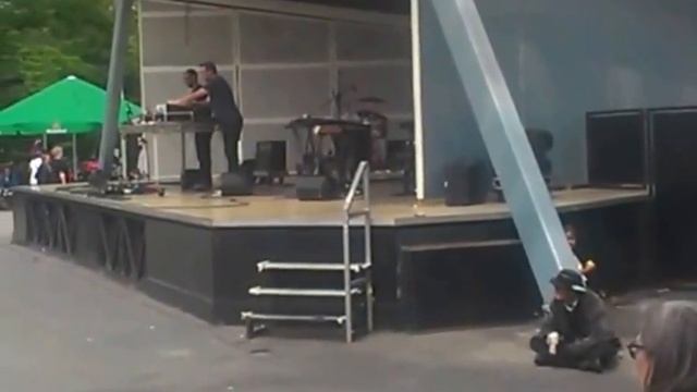 Диджеи в парке Вондела смотреть онлайн