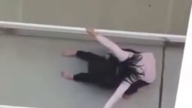 Девки дерутся