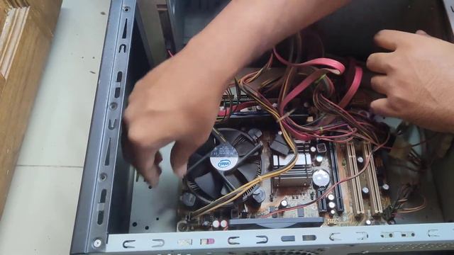 How to Fix Computer Turns on Then Turns Off [GIGABYTE] смотреть онлайн
