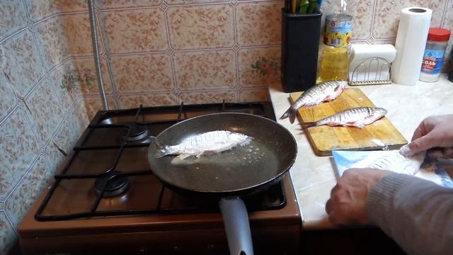 Как просто и вкусно ПОЖАРИТЬ ПЛОТВУ.Рыба без костей. смотреть онлайн
