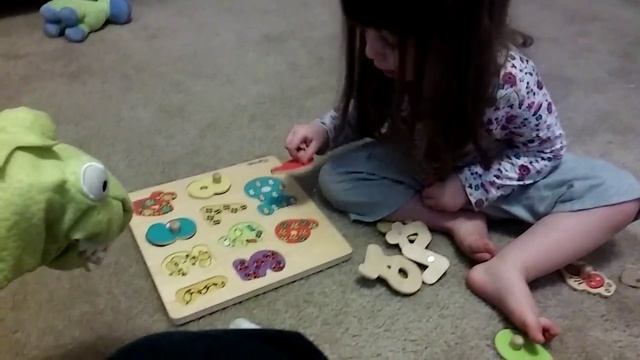 PUZZLE TIME WITH LITTLE DINO (2/1/16 DAY 186) смотреть онлайн