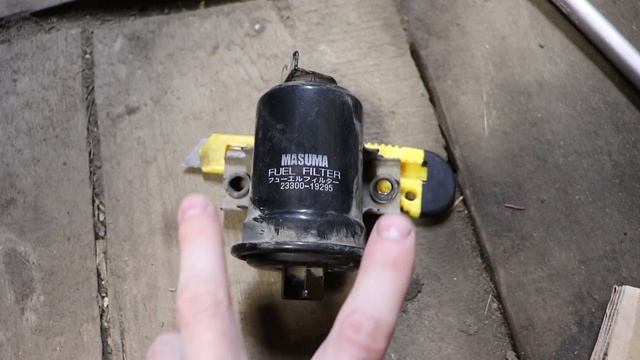 Замена топливного фильтра. Toyota Corolla AE100
