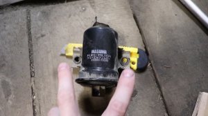 Замена топливного фильтра. Toyota Corolla AE100