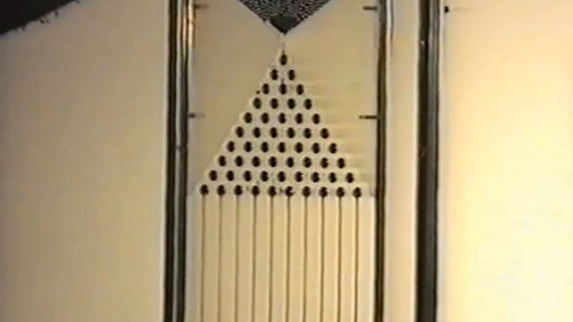 Нормальное распределение Доска Гальтона avi смотреть онлайн