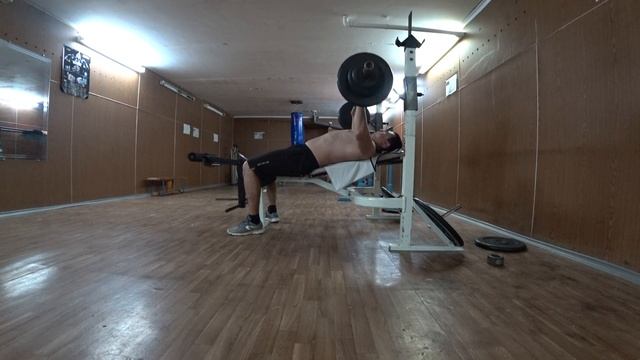 Жим штанги лежа на наклонной 4 по 8 с 80 кг смотреть онлайн