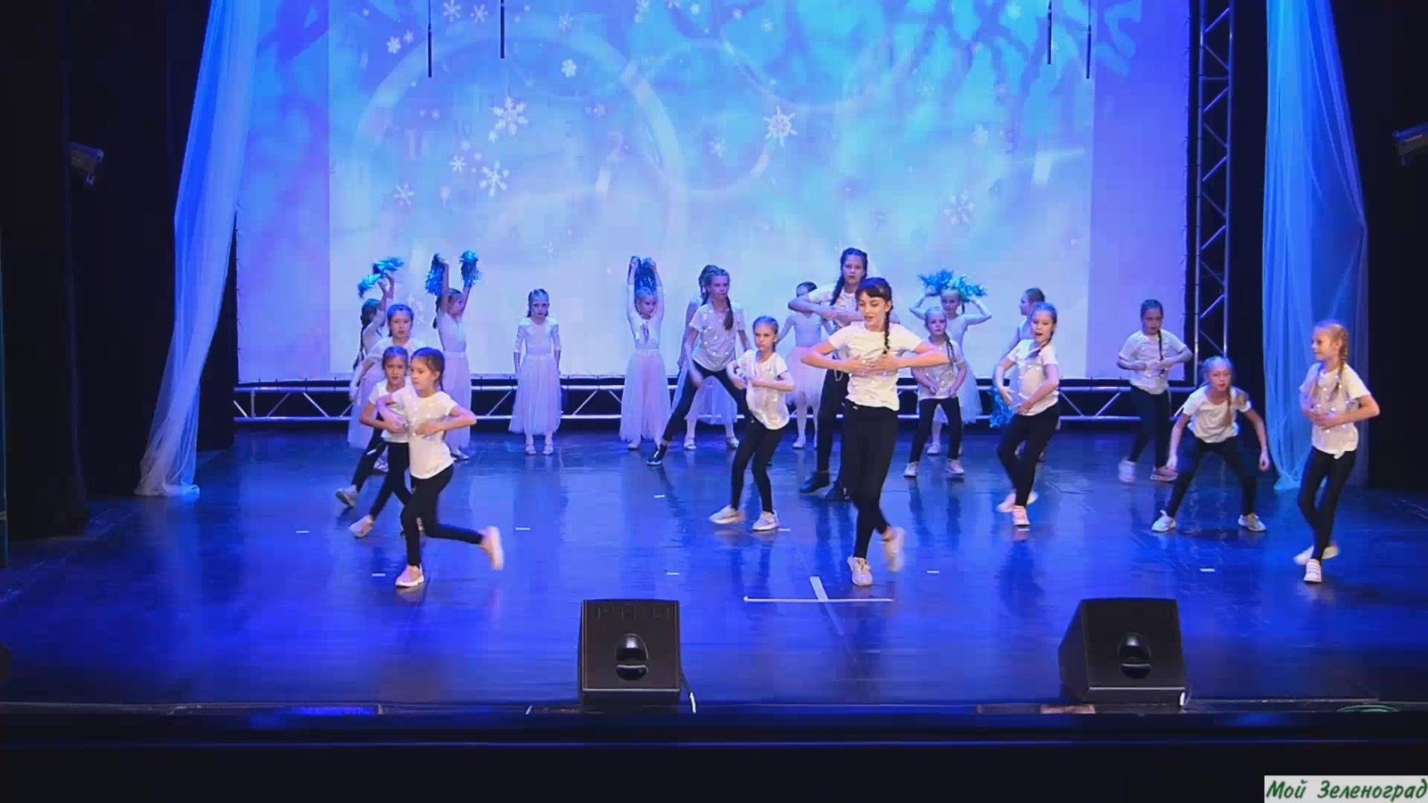 Ансамбль «Чудеса». Танец «Снежинки»