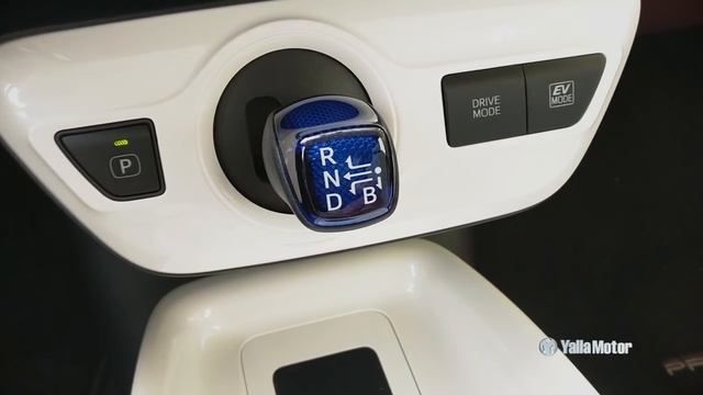Toyota Prius 2017 Feature Highlights | YallaMotor.com смотреть онлайн