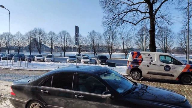 Travel to Latvia - 4K - Snow melts in Riga Old Town - 2023 смотреть онлайн