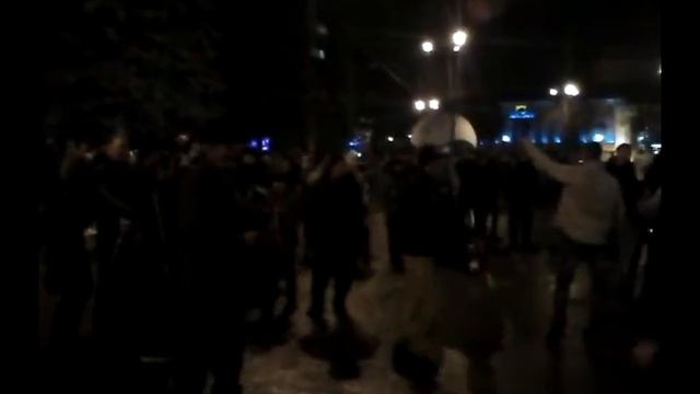 Дискотека у дворца Автозавода в Нижнем Новгороде смотреть онлайн
