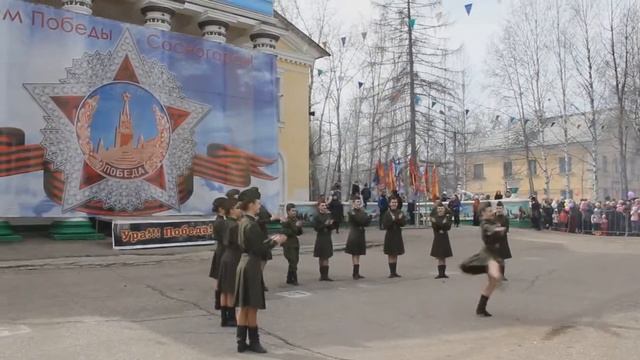 ДЕНЬ ПОБЕДЫ 2017 СОСНОГОРСК. Солдатская пляска - пляска победителей. смотреть онлайн