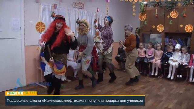 Руководство Нижнекамскнефтехима наградило лучших учеников школ города за успехи в учёбе. смотреть онлайн