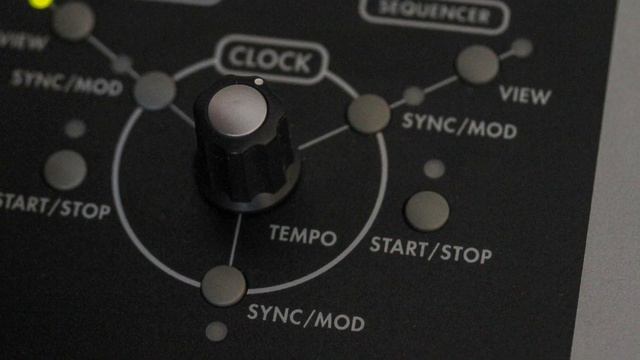Alesis Andromeda Demo смотреть онлайн