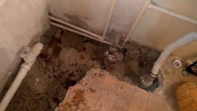 Подготовительные работы / раскопки/ под замену труб канализации и отопления. смотреть онлайн