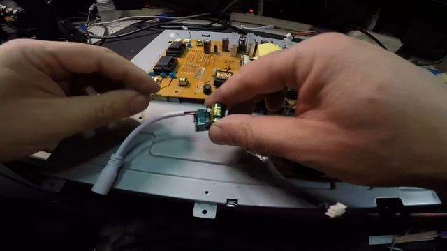 ? Le Doy Vida A Mi Antiguo Monitor LCD a LED, Tiras LED, Es Tiempo De Jubilarlo? ? [Deep Hardware] смотреть онлайн