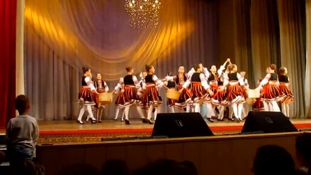 Образцовая студия танца "Антре" "Молдавия" смотреть онлайн