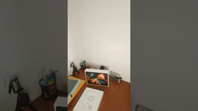 iPad Pro 12.9 inch M1 Unboxing- Silver (2021) смотреть онлайн