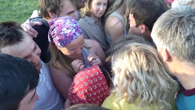 Забавы на Ивана Купала на фестивале Купальская сказка 2021. Мужики нападают, бабы защищаются :) смотреть онлайн