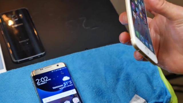 Водонепроницаемость: iPhone 6s vs. Samsung Galaxy S7 Edge смотреть онлайн