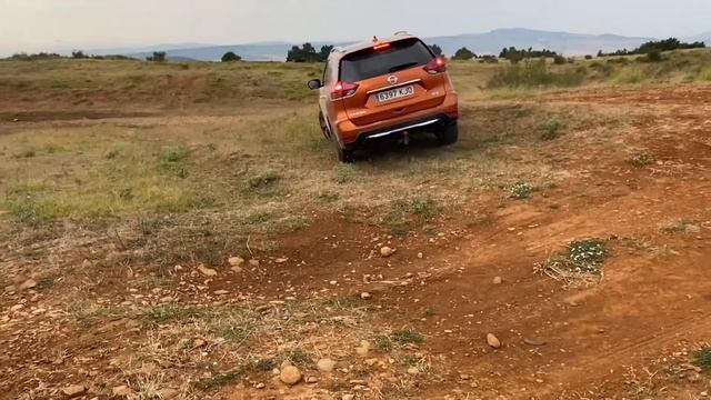 Nissan X Trail  T32 Offroad  (Video Sin Edición)