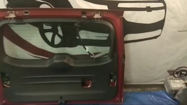 Задняя красная крышка багажника Orlando смотреть онлайн