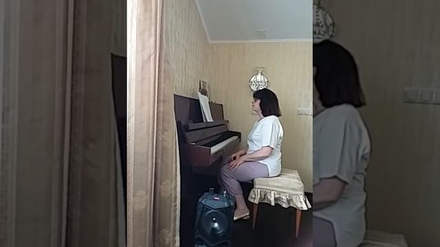 Видеоурок по вокалу от руководителя кружка эстрадного вокала " Созвездие" Бубновой Е.В. смотреть онлайн